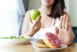 筋肉に悪い食べ物ガイド。筋トレの効果を高める食べ方や食事法とは？