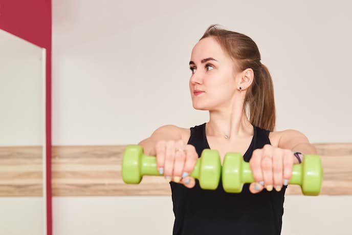 女性向けダンベルの筋トレメニュー 簡単に自宅で出来る効果的なトレーニング方法とは Smartlog 女性向けダンベルの筋トレメニュー 簡単に自宅で出来る効果的なトレーニング方法とは Smartlog