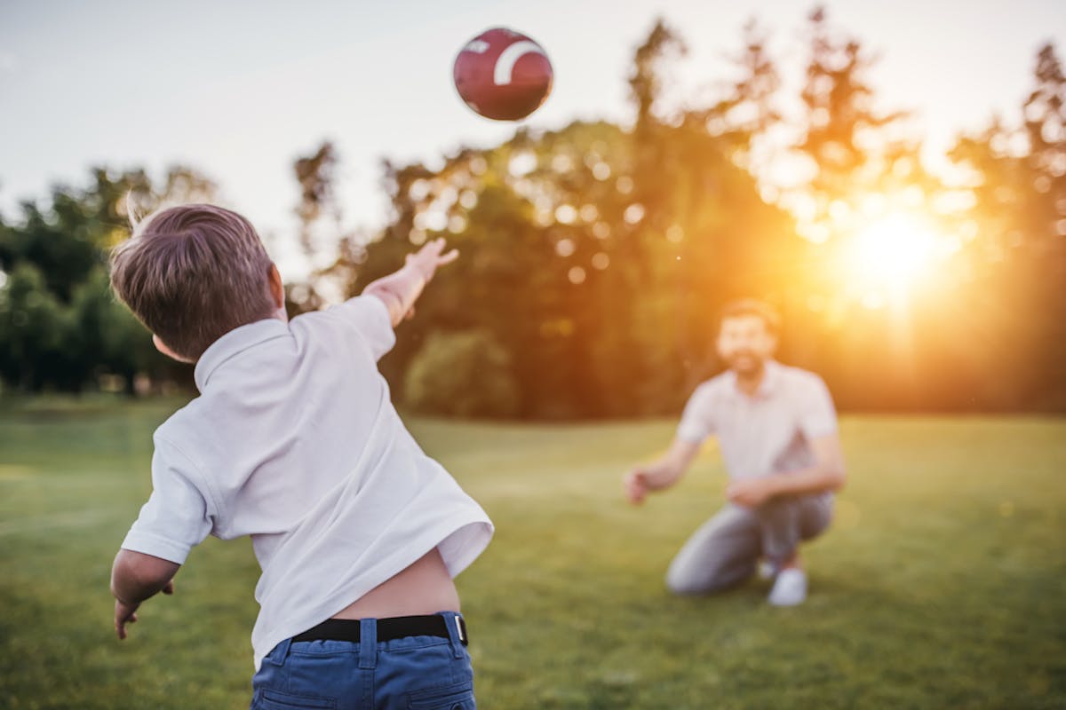 子供好きな人の特徴とは 彼氏や夫に最適な 子供に優しい 男性の性格や行動を解説 Smartlog