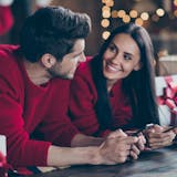 男性が女性を見つめる心理とは?好意を表す“...