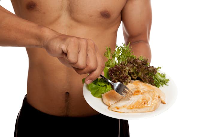 筋肉増強におすすめのサラダチキンの食べ方｜プロテインとの使い分け