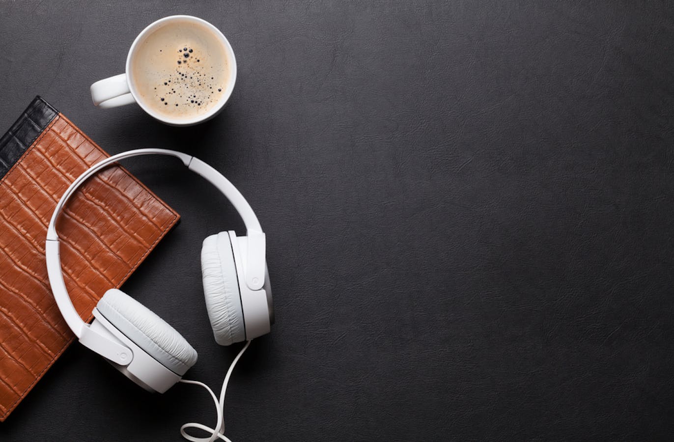 サラウンドヘッドホンのおすすめ8選 映画やゲームに最適な人気オーディオ機器とは セレクト サラウンドヘッドホンのおすすめ8選 映画やゲームに最適な人気オーディオ機器とは セレクト