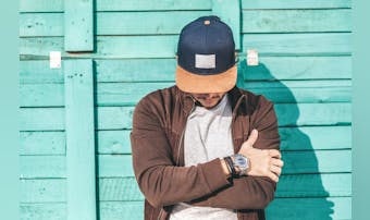 メンズキャップの人気おすすめ15選 コーデが映えるおしゃれ帽子とは Smartlog メンズキャップの人気おすすめ15選 コーデが映えるおしゃれ帽子とは Smartlog