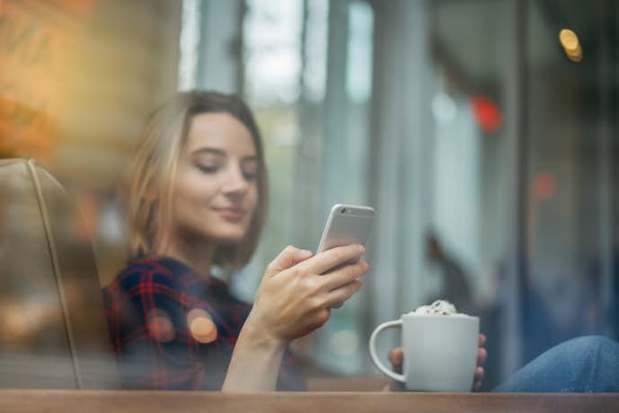 好きな男性と電話したい 電話の上手な誘い方や話題 注意点まで解説 Smartlog