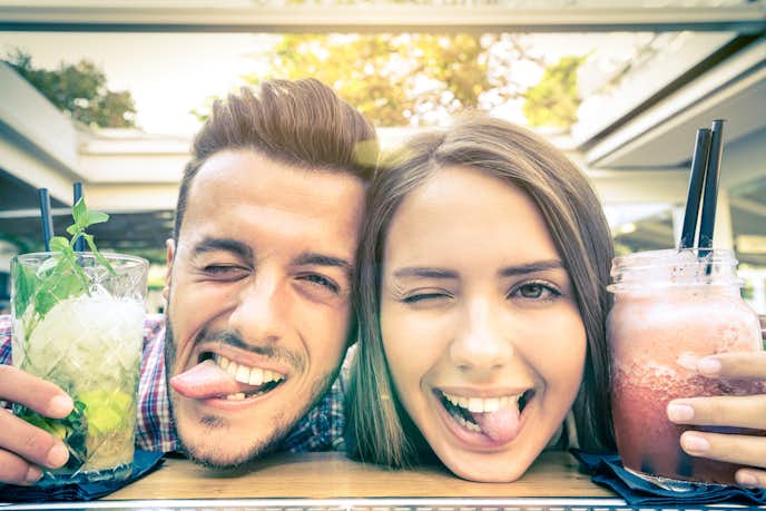 好きな人に彼女がいる場合は諦める 思わせぶり男性の心理を見抜こう Smartlog 好きな人に彼女がいる場合は諦める 思わせぶり男性の心理を見抜こう Smartlog