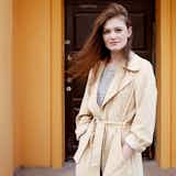 スーツの上に着るレディースコート特集|仕事で使える人気アウターを徹底比較