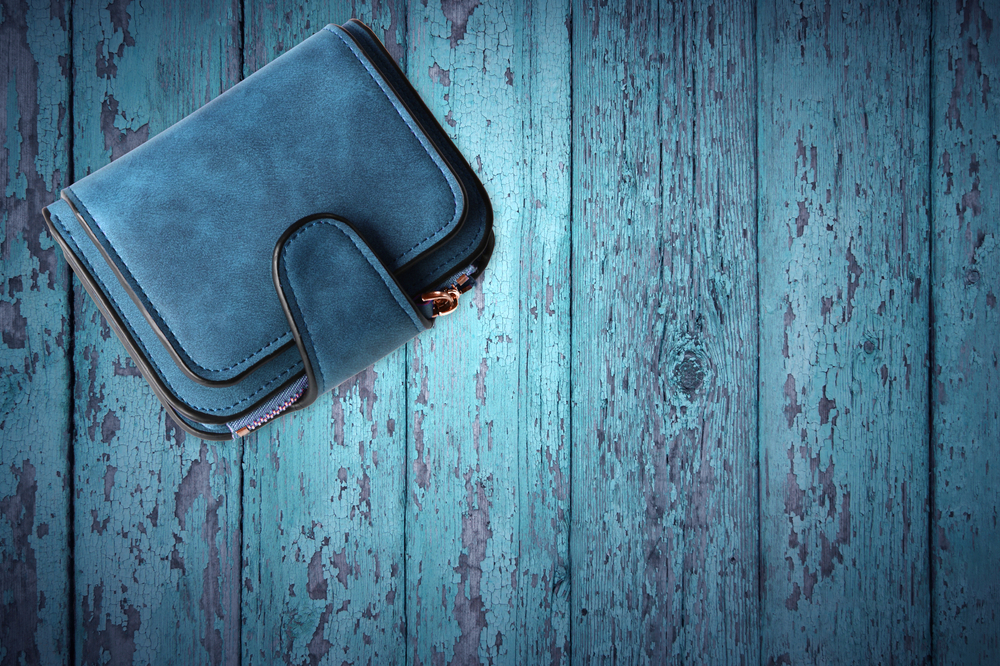 レディース用二つ折り財布の人気おすすめブランド20選 | Smartlog