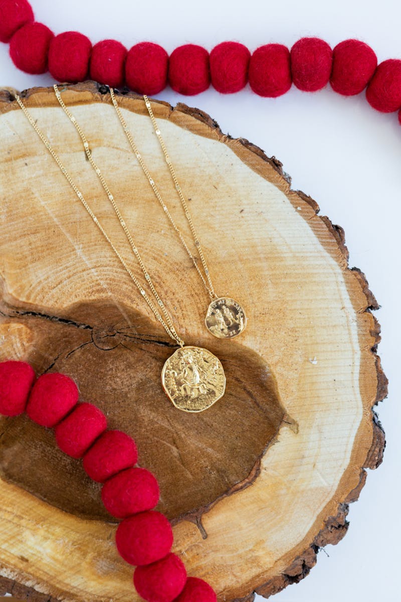 メンズ向けコインネックレスのおすすめ14選｜おしゃれな人気アクセを大公開！ | Smartlog