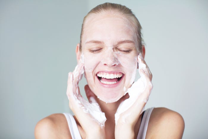 朝は洗顔をすべき 忙しい朝におすすめの人気洗顔料ランキングtop15 Smartlog