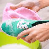 スニーカー洗剤のおすすめランキング｜靴汚れが綺麗に落ちる人気のシューケア商品とは