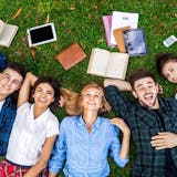 大学生はどこで出会う?出会いがない学生にお...