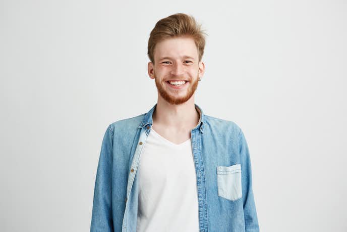 マッチングアプリでモテる男性のプロフィール写真例：笑顔