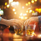 お酒好きの男性が喜ぶプレゼント特集|お酒以...