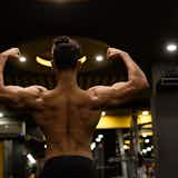 背筋の効果的な筋トレメニュー。背中の筋肉を部位別に鍛えるトレーニング方法とは?