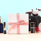 女性が喜ぶ!化粧品プレゼントにおすすめな人...