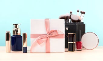 ハイブランドの小物プレゼント 女性が喜ぶ高級感抜群なプチギフトを大公開 Smartlog ハイブランドの小物プレゼント 女性が喜ぶ高級感抜群なプチギフトを大公開 Smartlog