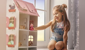 5歳女の子へおすすめのプレゼントとは｜おもちゃ以外の人気ギフトも大公開