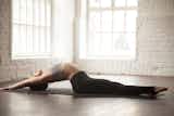 寝ながら出来る腰痛対策ストレッチ集。痛みを軽減する寝たまま柔軟体操8選