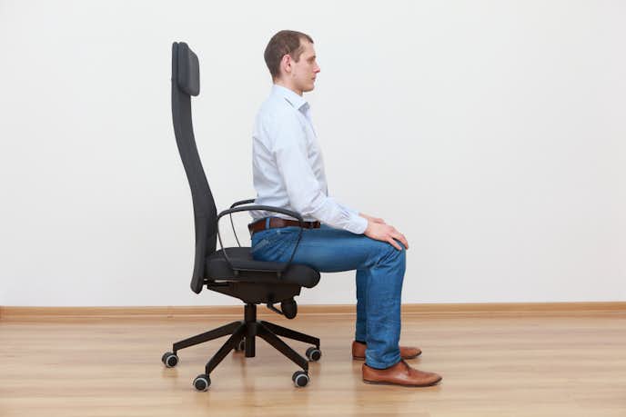 椅子に座りながらできる筋トレ集 座ったまま運動不足が解消できるトレーニングとは Smartlog
