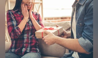 【2万円】彼女や妻がもらって嬉しい...