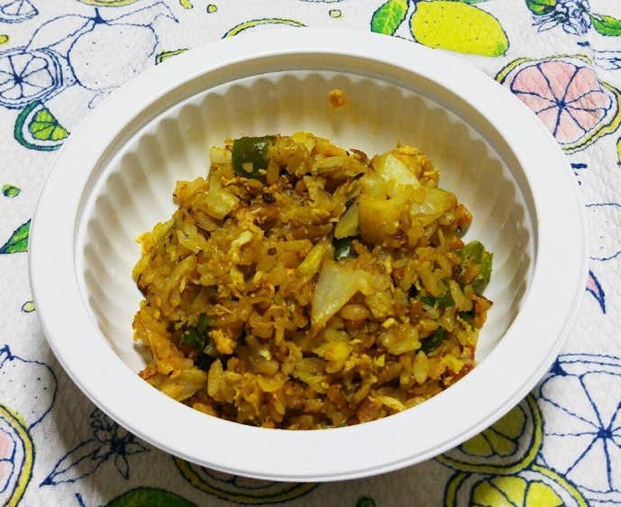 ダイエットにおすすめの夜ご飯メニュー：カレー風味の五穀米チャーハン