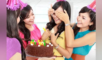 女子高生が喜ぶ誕生日プレゼントランキング｜高校生におすすめな人気の誕プレとは