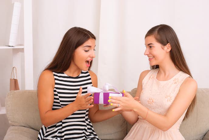 大学生の女友達におすすめの誕生日プレゼント 10代 代の女性が喜ぶ人気ギフトとは Smartlog