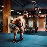 ケトルベルスイングの正しいやり方｜筋肉を効果的に鍛えるトレーニング方法とは？
