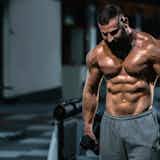 腹筋を鍛えるダンベルメニュー。筋トレ効果を上げるトレーニング方法とは？