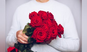 女性が喜ぶ薔薇 バラ のプレゼント10選 おしゃれな人気フラワーギフトを紹介 Smartlog 女性が喜ぶ薔薇 バラ のプレゼント10選 おしゃれな人気フラワーギフトを紹介 Smartlog