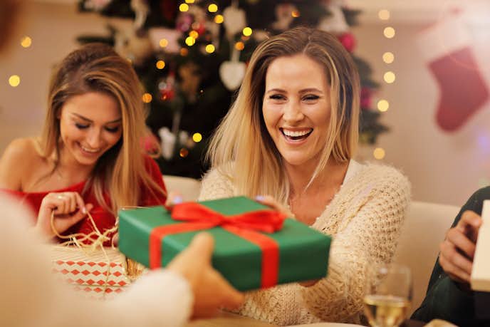 21 クリスマス女子会のプレゼント交換で喜ばれる人気ギフト12選 最高のクリスマスプレゼント21 By Smartlog