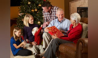 両親へおすすめのクリスマスプレゼント｜子供から親へ贈りたい人気ギフトを解説