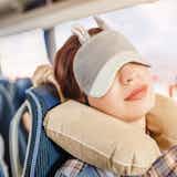 ネックピローのおすすめ11選。飛行機や夜行バスで枕代わりに使える商品とは？
