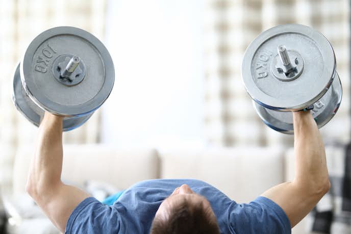 腹筋を鍛えるダンベルメニュー 筋トレ効果を上げるトレーニング方法とは Smartlog 腹筋を鍛えるダンベルメニュー 筋トレ効果を上げるトレーニング方法とは Smartlog