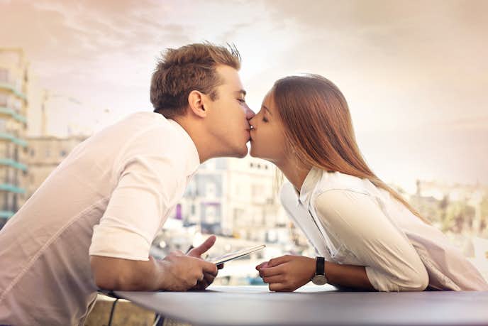 フレンチキス の意味とは 具体的なやり方 上手なキスのコツを解説 Smartlog