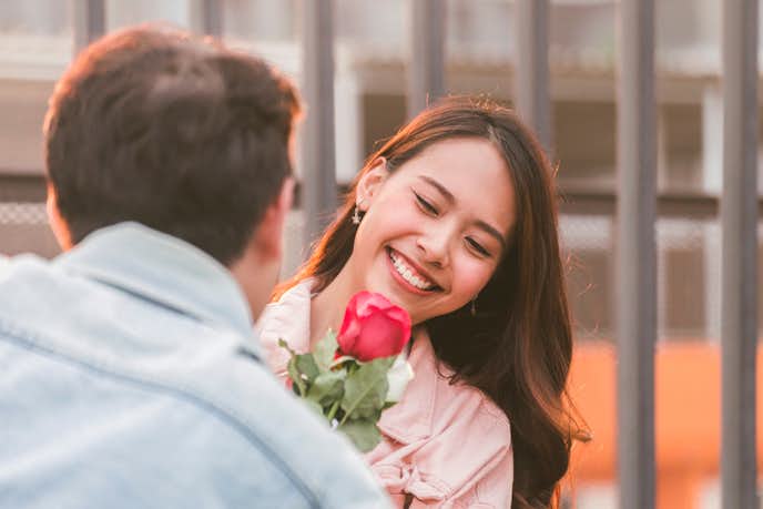 彼氏 の意味 定義とは 付き合う男性とするカップルの特権を解説 Smartlog 彼氏 の意味 定義とは 付き合う男性とするカップルの特権を解説 Smartlog