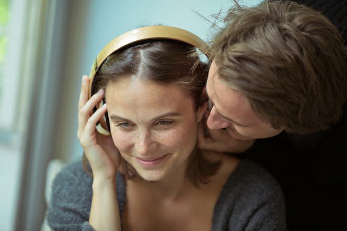 耳にキスの意味とは 10の男性心理 耳キスを誘う方法を大公開 Smartlog