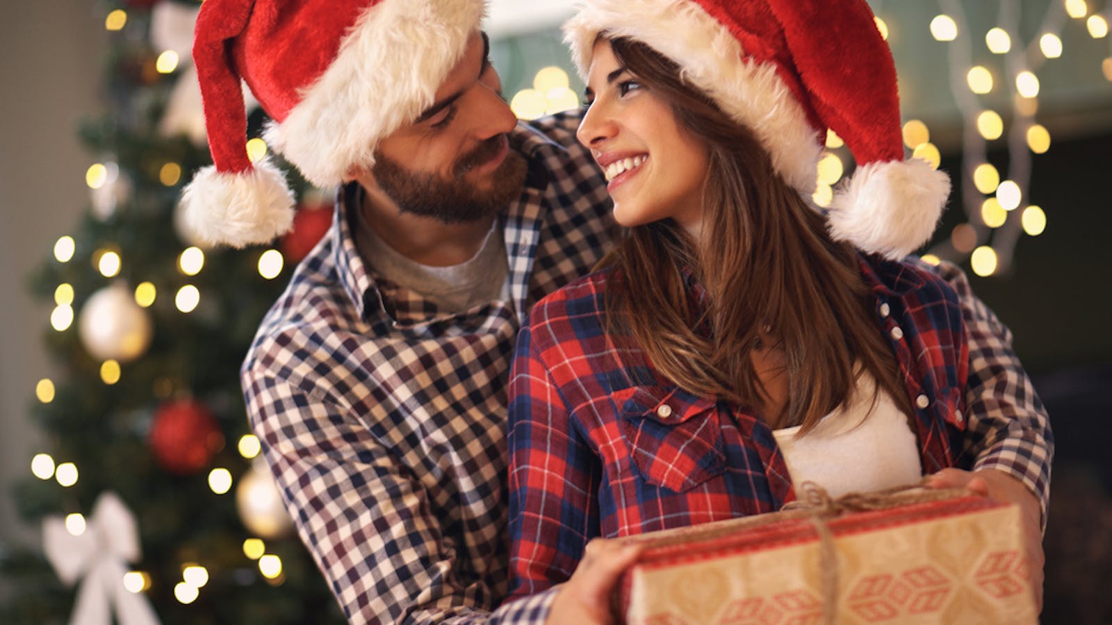 恋人が驚くクリスマスサプライズ特集 絶対に喜ばれるプレゼントの渡し方とは Smartlog 恋人が驚くクリスマスサプライズ特集 絶対に喜ばれるプレゼントの渡し方とは Smartlog