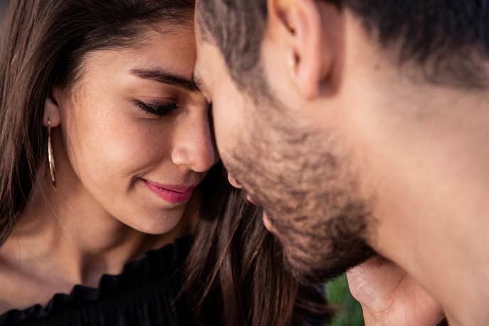 男友達がキスする心理とは 本気と遊びを見分ける方法から対処法まで解説 Smartlog
