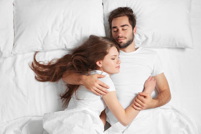 カップルの寝方で親密度診断 寝方で判断する彼氏の性格 深層心理も解説 Smartlog