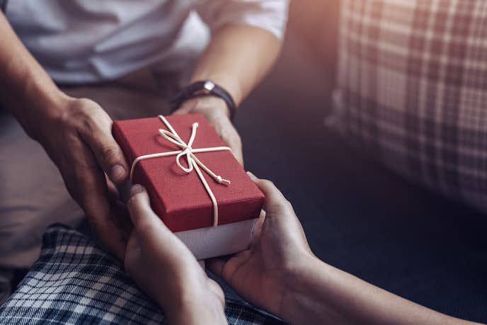 男から女友達へ贈る誕生日プレゼント 女子へ気軽に渡せる人気ギフト特集 Smartlog