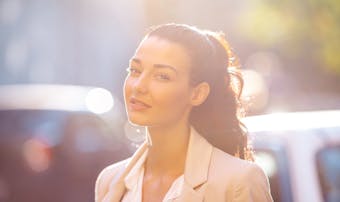 すっぴん美人の特徴7選 美しいすっぴんの作り方 おすすめアイテムを紹介 Smartlog すっぴん美人の特徴7選 美しいすっぴんの作り方 おすすめアイテムを紹介 Smartlog