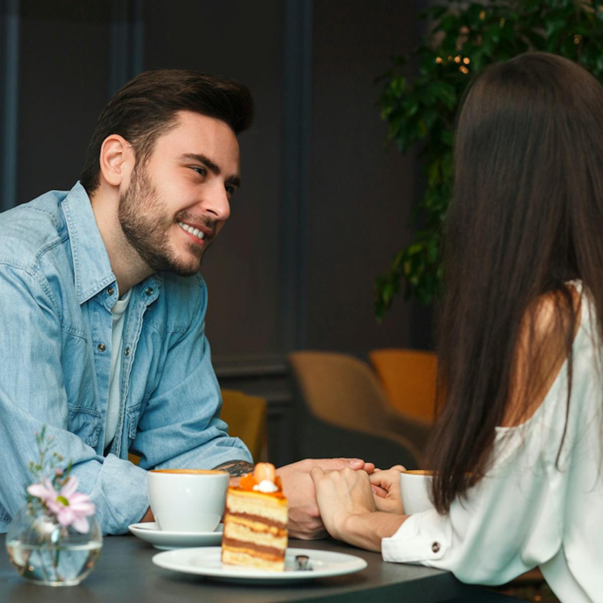 既婚者なのにデートに誘ってくる男性心理とは 誘われた女性側の上手な断り方も解説 Smartlog 既婚者なのにデートに誘ってくる男性心理とは 誘われた女性側の上手な断り方も解説 Smartlog