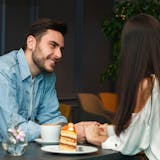 既婚者なのにデートに誘ってくる男性心理とは...