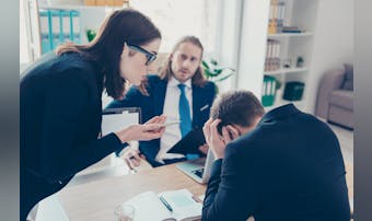 職場の人間関係を気にしない方法|人...