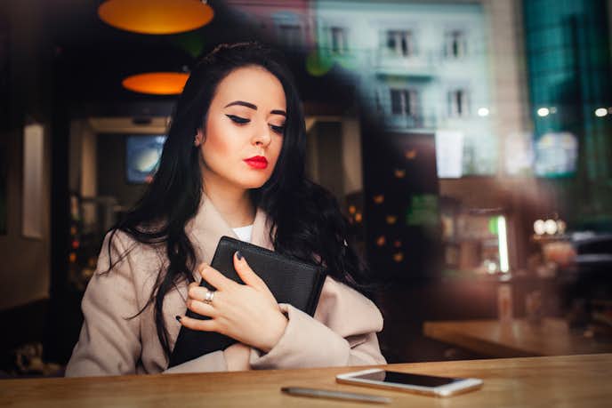 彼女に寂しいと言われた時の対処法 恋人との関係が良好になる正解の返事とは Smartlog 彼女に寂しいと言われた時の対処法 恋人との関係が良好になる正解の返事とは Smartlog