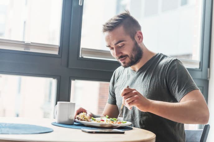 食事バランスに気をつけて下半身太りを解消する男性