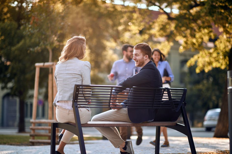 既婚者同士が両想いを確信する瞬間はいつ 好意のサインを見分けるコツを紹介 Smartlog