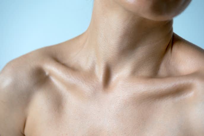 肩甲骨のマッサージでむくみの解消ができた女性
