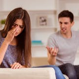 夫婦喧嘩のよくある原因とは?お金や子供、義...